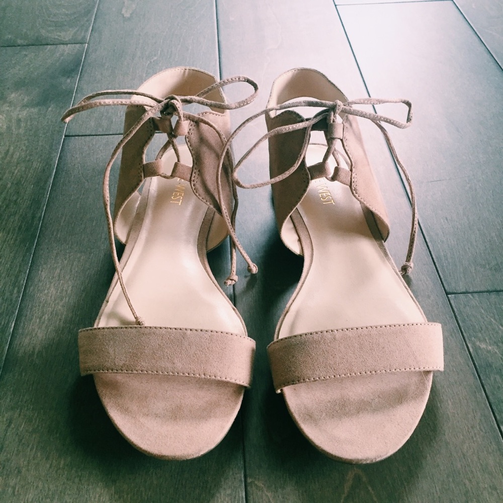 Nine West Lace Up Nude/Beige Sandals - Size 7